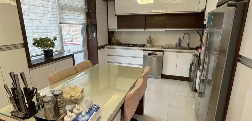 دو واحدی ۱۰۰ متر خیابان مولوی