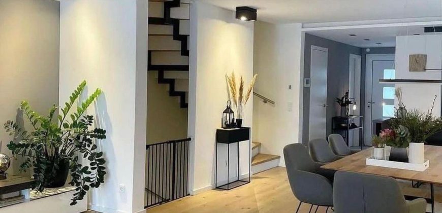 تک واحدی فوق مجلل دو نبش خیابان برق قابل معاوضه