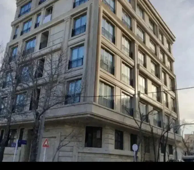 آپارتمان خیابان میلانی